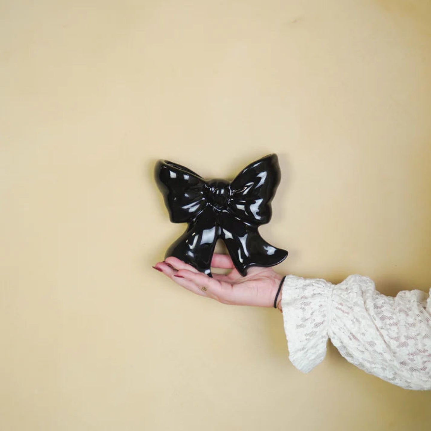 BLACK BOW CERAMIC WALL VASE