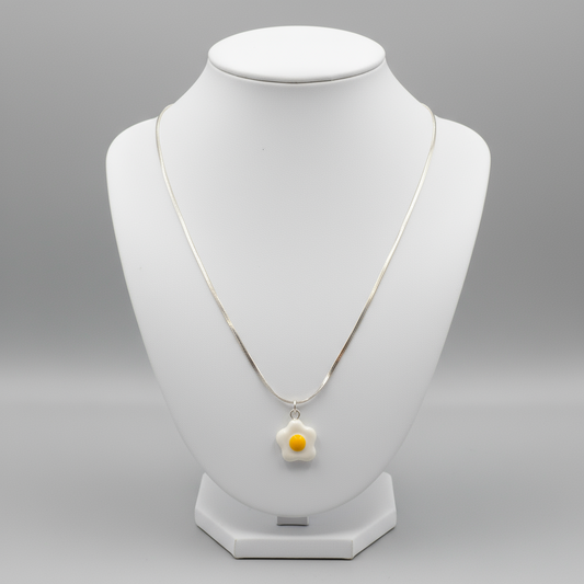 FRIED EGG CERAMIC NECKLACE SILVER