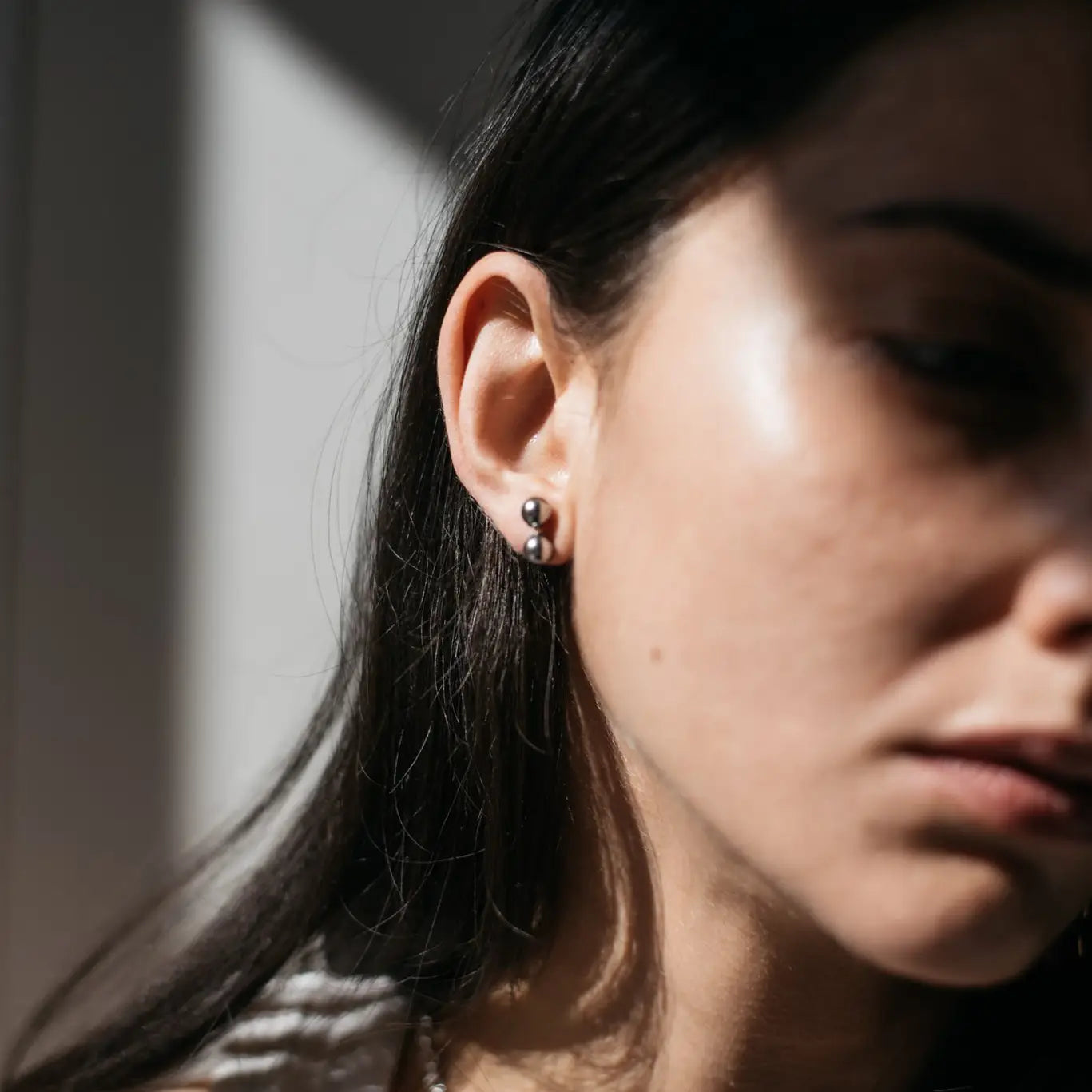 SCULPTURAL GREY PEARL AND RED AGATE EARRINGS