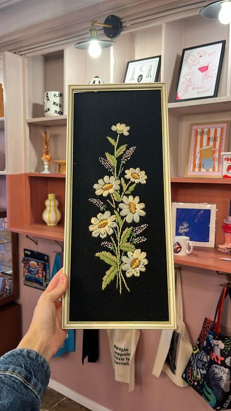 VINTAGE DAISY TAPESTRY