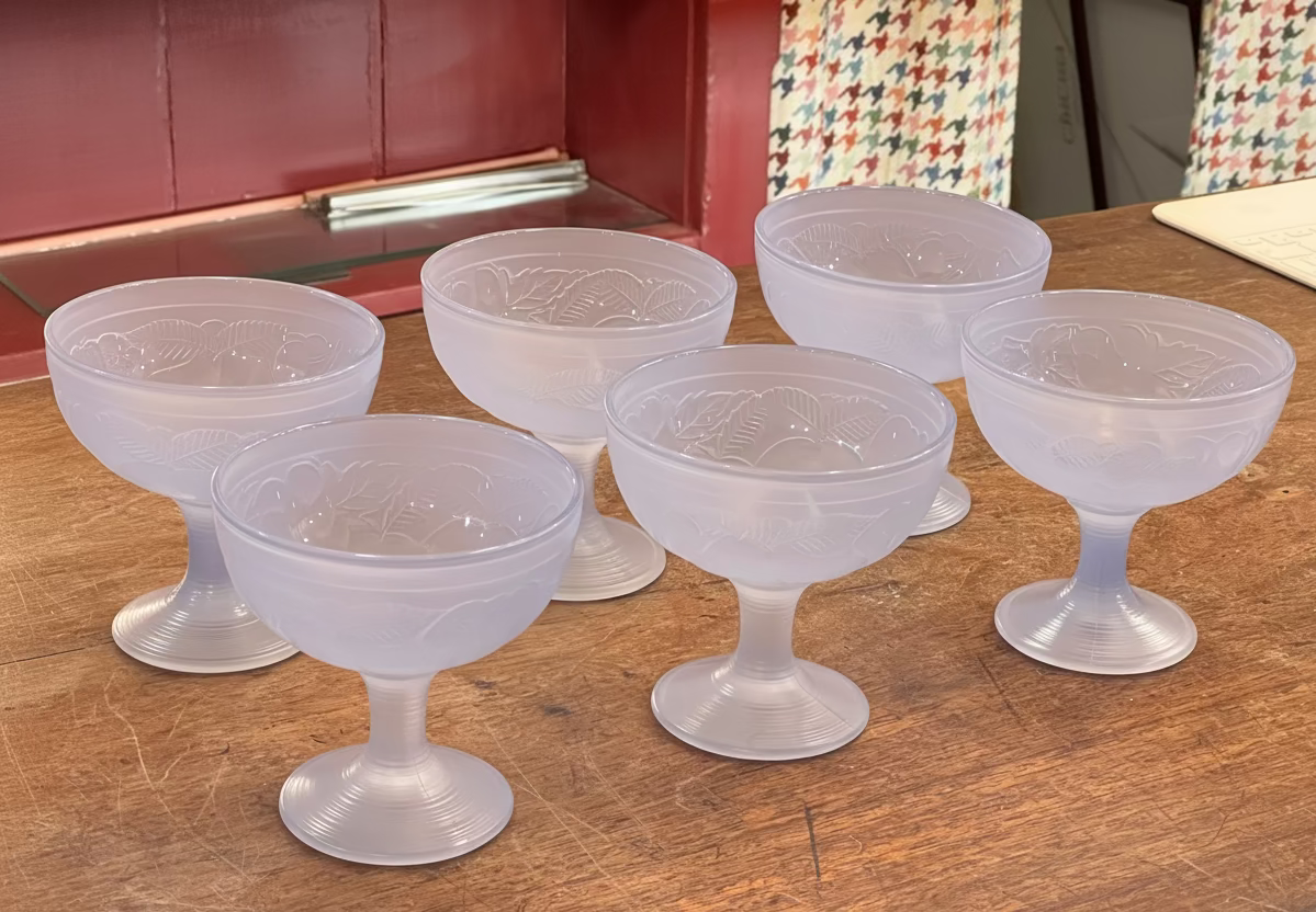 VINTAGE SET OF FROSTED GLASS COUPES