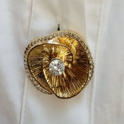 GOLD BUTTONS WHITE SHIRT