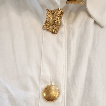 GOLD BUTTONS WHITE SHIRT