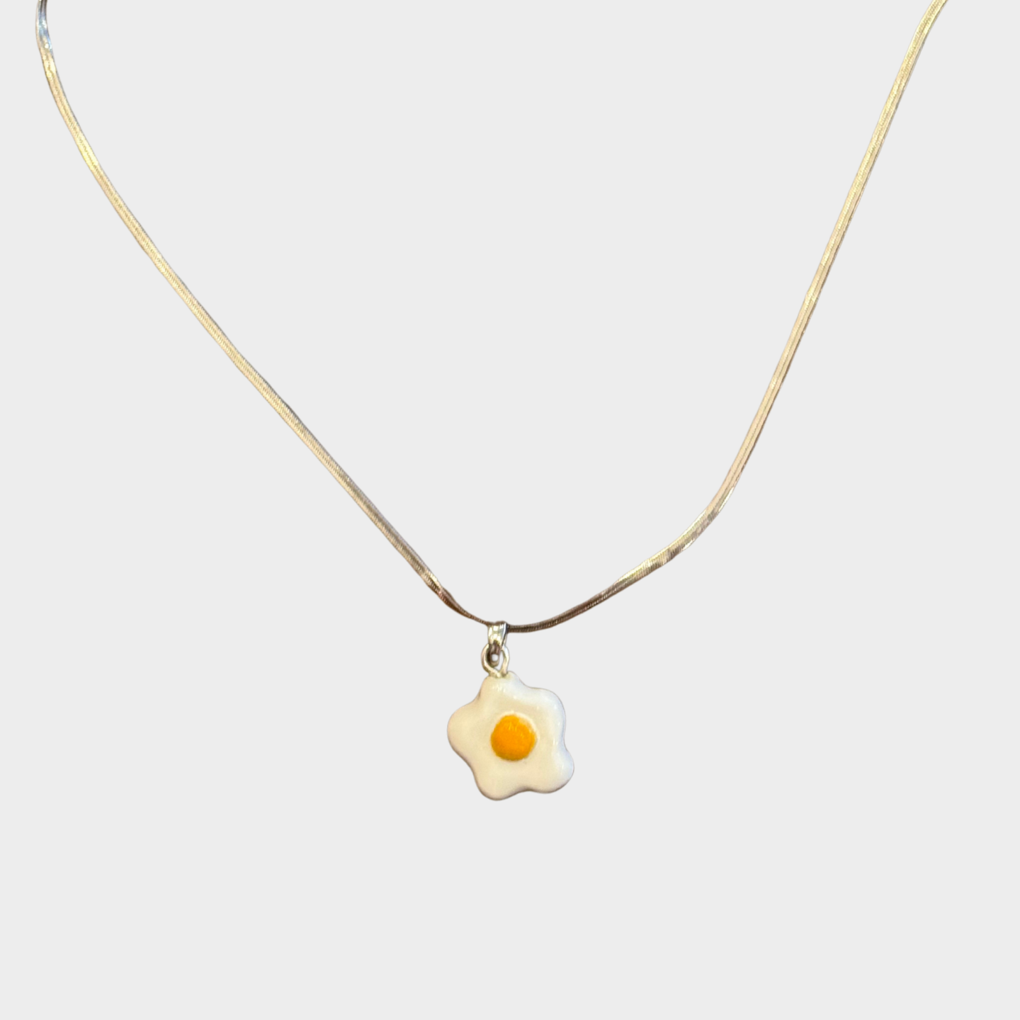FRIED EGG CERAMIC NECKLACE SILVER