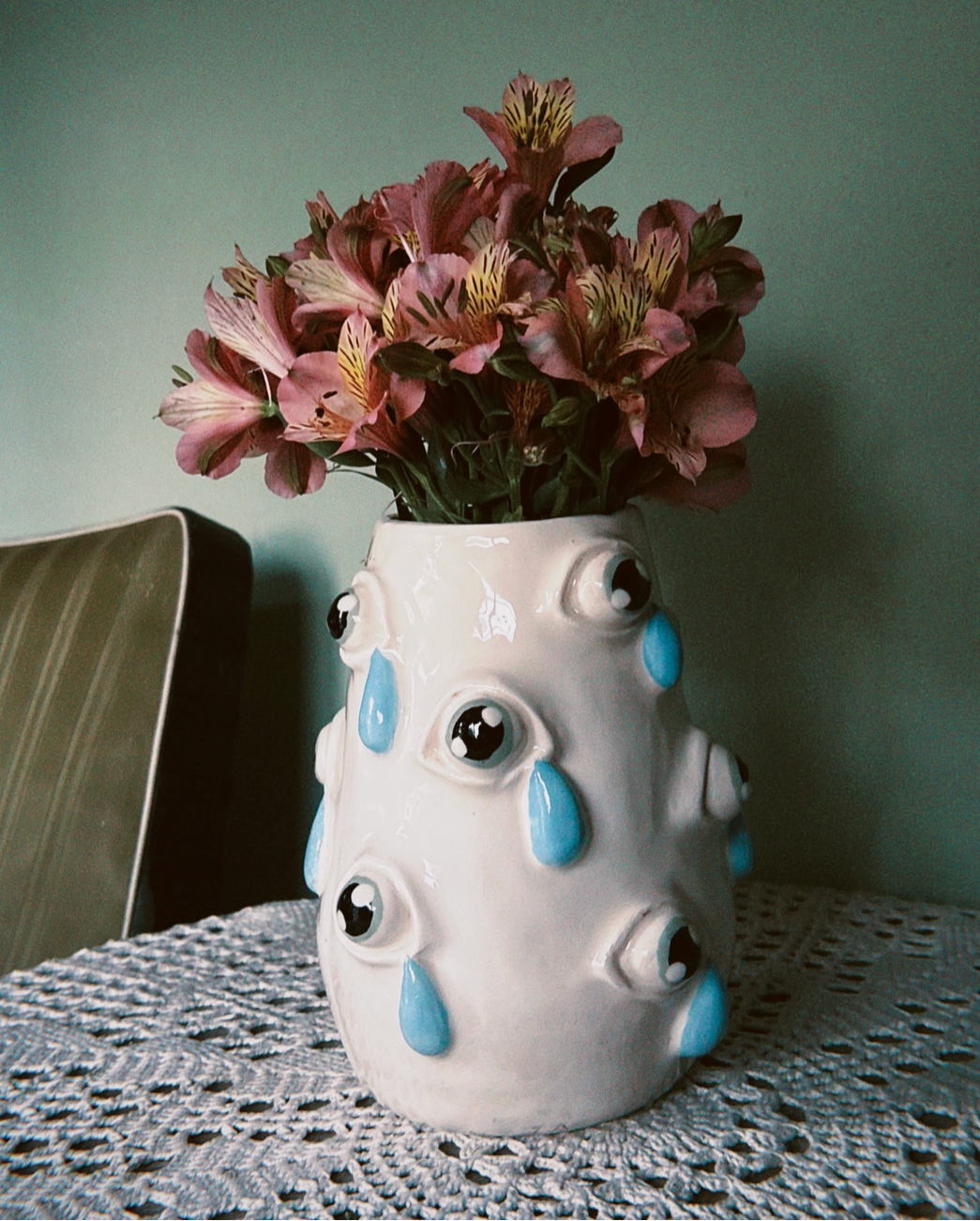 SOFT STRENGTH TEARS VASE