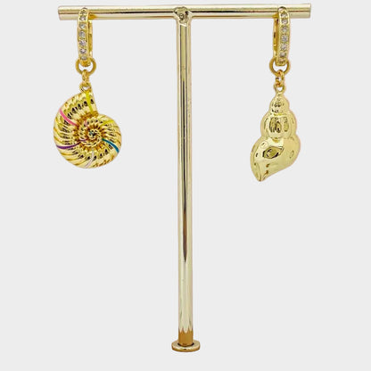 MISMATCHED HOOP EARRINGS SEA SHELLS