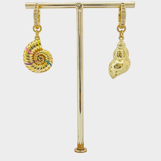 MISMATCHED HOOP EARRINGS SEA SHELLS