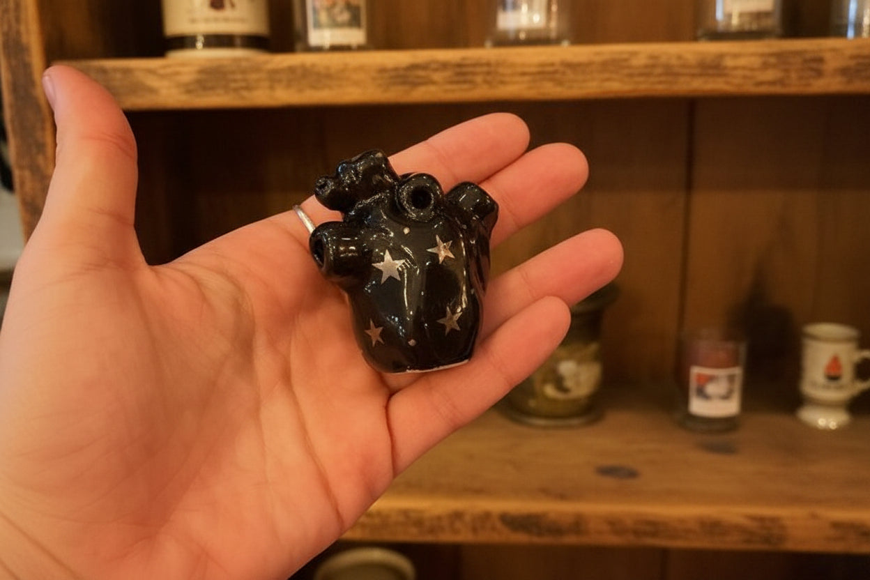 HANDMADE CERAMIC HEART WHT STARS