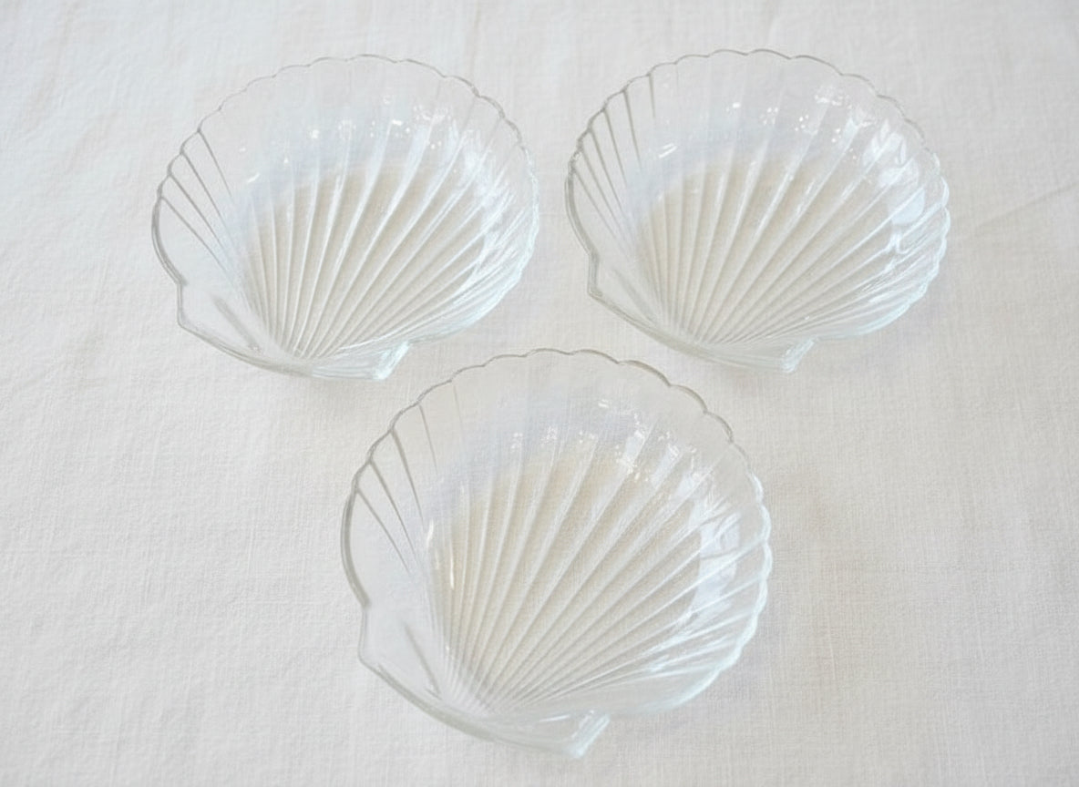 VINTAGE SET OF 3 SEA SHELL TRAYS