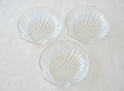 VINTAGE SET OF 3 SEA SHELL TRAYS