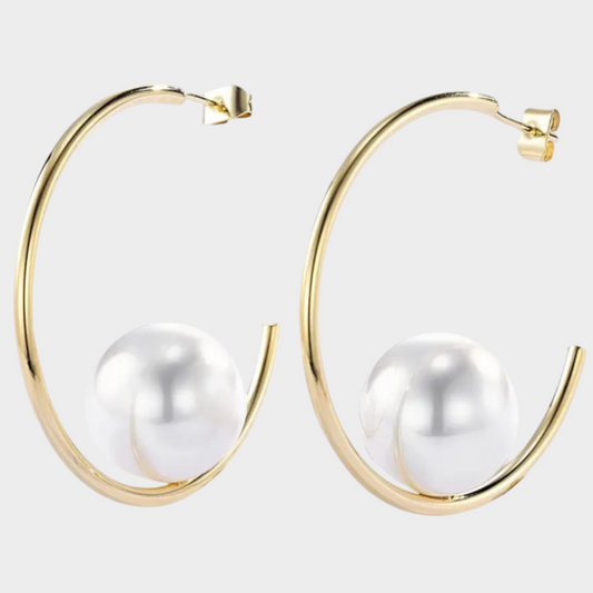 GOLDEN HOOP EARRINGS WITH PEARLS